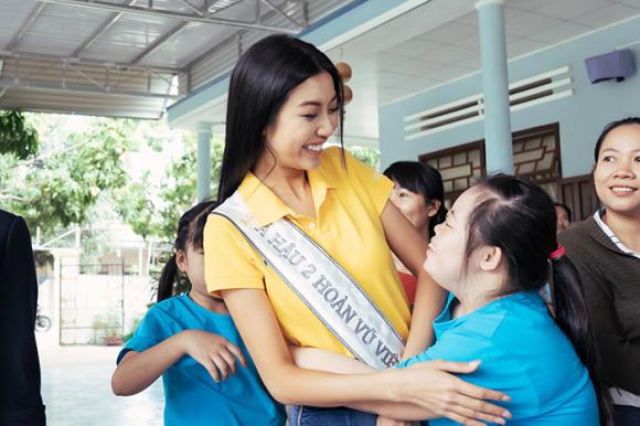 hoa hậu Khánh Vân, á hậu Kim Duyên, á hậu Thuý Vân, sao Việt, Miss Universe 2019