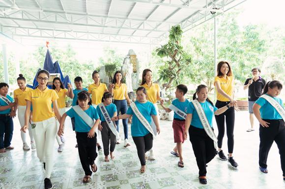 hoa hậu Khánh Vân, á hậu Kim Duyên, á hậu Thuý Vân, sao Việt, Miss Universe 2019