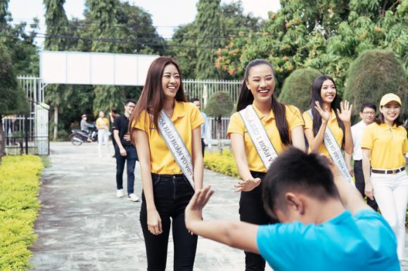 hoa hậu Khánh Vân, á hậu Kim Duyên, á hậu Thuý Vân, sao Việt, Miss Universe 2019