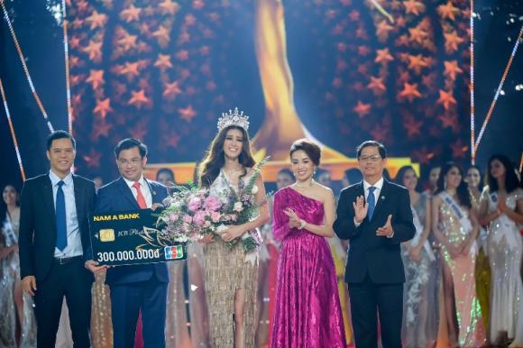 imag001-ngoisao.vn-w756-h504.jpg 0 Hoa hậu Khánh Vân, vương miện Brave Heart, vương miện Hoa hậu Hoàn vũ, Long Beach Pearl