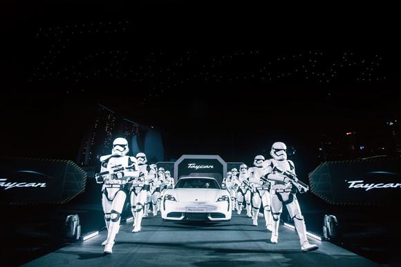 Thanh Hằng, Trọng Hiếu, Porsche