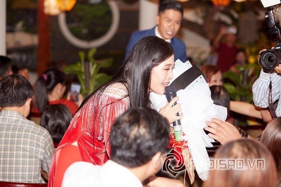 Á hậu Thi Phượng, duyên dáng bolero