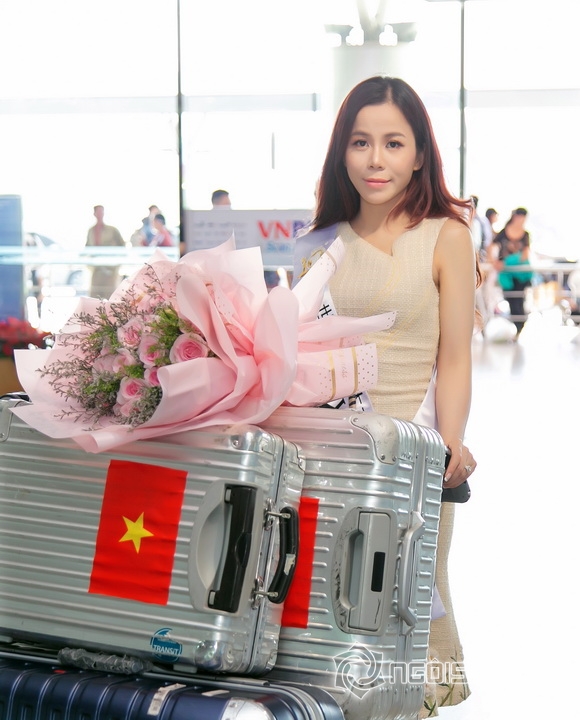 oanh-le-1712-9-ngoisao.vn-w580-h720 0 Á hậu Oanh Lê, Mrs International World 2019