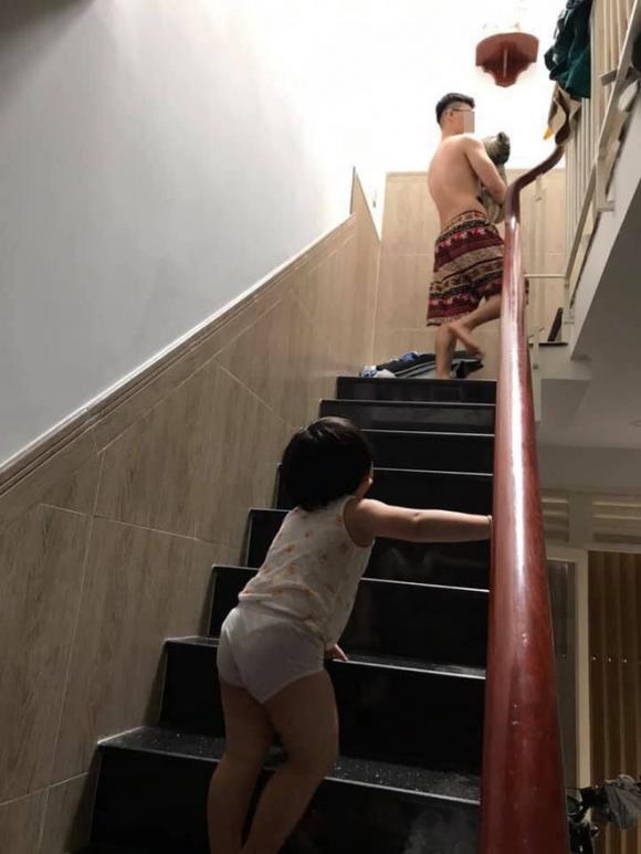 Cậu bé bị kẻ thứ 3 phá đám,phản ứng của cậu bé khi bị phá đám