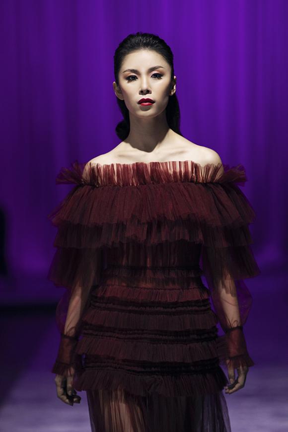 siêu mẫu Khả Trang, hoa hậu Hoàn vũ Riyo Mori, sao Việt