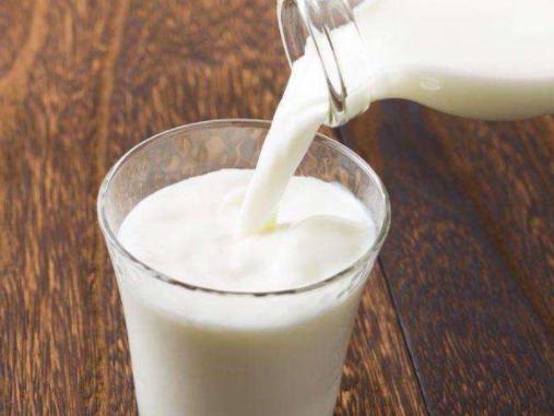 Nên uống sữa ấm hay sữa lạnh là tốt?