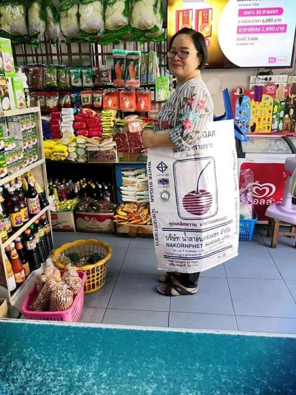 siêu thị Thái Lan, cấm dùng túi nhựa, giới trẻ 