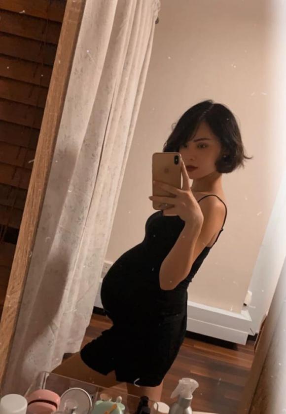 Em gái xinh đẹp của MC Đan Lê công khai ảnh bầu bí hơn 8 tháng