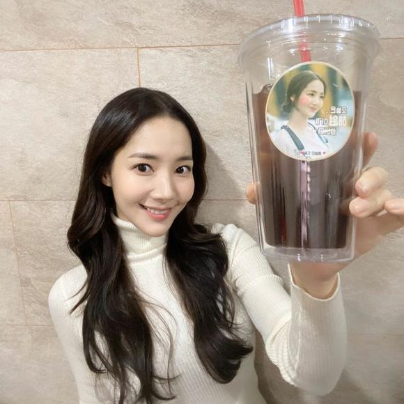 park min young, sơ mi trắng, sao hàn