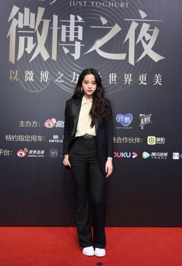 đêm hội weibo 2019, dương mịch, lưu diệc phi, angelababy, địch lệ nhiệt ba, sao hoa ngữ