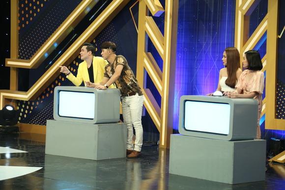 Úm ba la ra chữ gì?, Khánh Phương