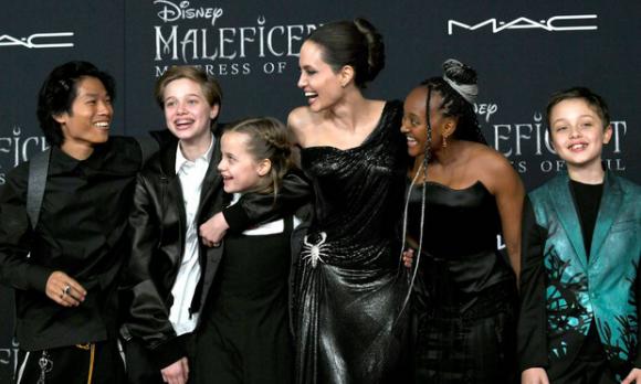 Angelina Jolie,Angelina Jolie và Brad Pitt ly hôn,con nuôi của Angelina Jolie,sao Hollywood