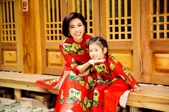 Hồ Quỳnh Hương mơ 'gặp' nữ nghệ sĩ trẻ đã mất còn lưu luyến con nhỏ, dân tình đoán là Mai Phương