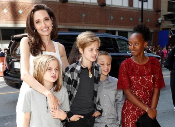 Shiloh muốn gọi Jennifer là mẹ,con của Angelina Jolie và Brad Pitt,sao Hollywood
