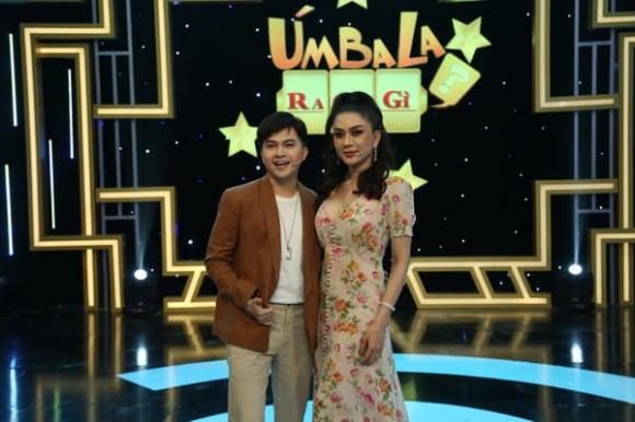 Lâm Khánh Chi, Anh Đức, Úm ba la ra chữ gì?