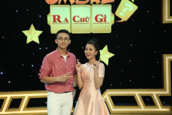 Lâm Khánh Chi, Anh Đức, Úm ba la ra chữ gì?