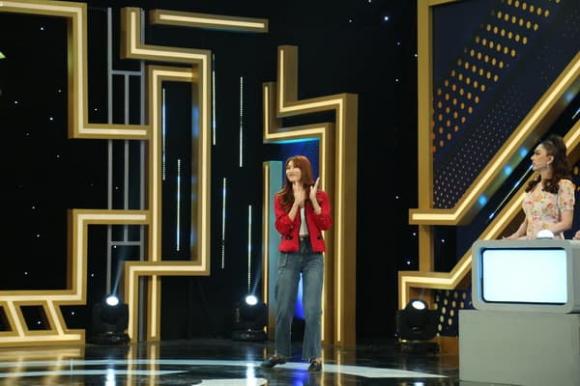 Lâm Khánh Chi, Anh Đức, Úm ba la ra chữ gì?