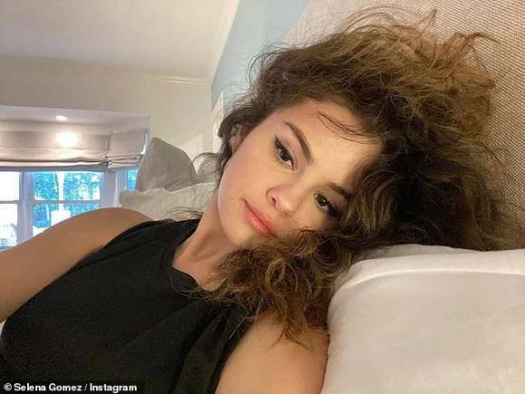 Selena Gomez,sao Hollywood,Selena Gomez  đầu bù tóc rối