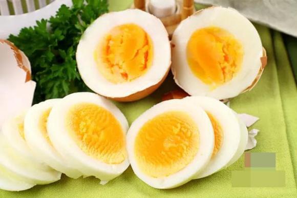 trứng, tại sao trứng trong siêu thị không bị dính phân, 