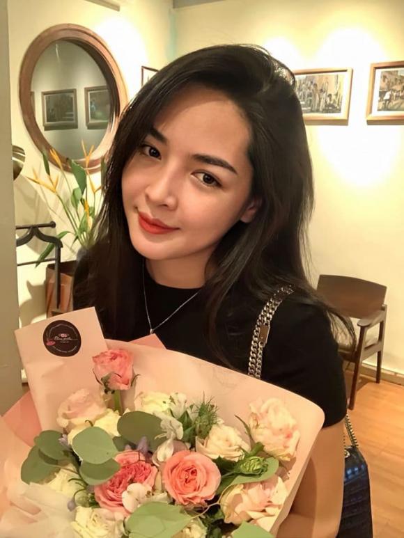 Hậu hẹn hò ở Hà Nội, 'hot girl dao kéo' Thanh Quỳnh lại gặp em họ Thu Ngọc ở Sài Gòn