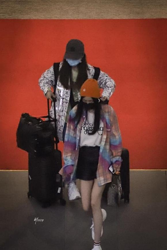 Dương Mịch khoe thời trang sân bay trẻ trung đỉnh cao, đáng chú ý là chiếc túi hiệu ngộ nghĩnh