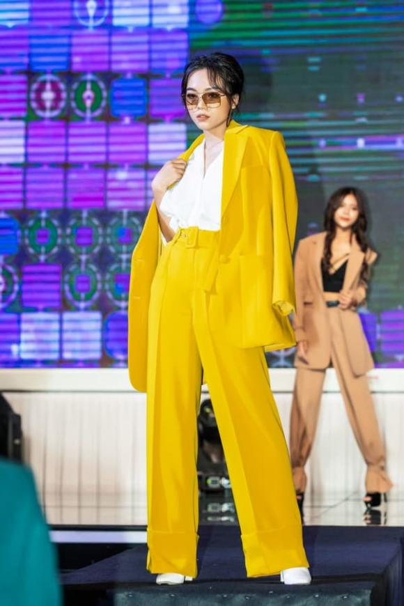 ho-nguyen-kim-sy-26-24-ngoisaovn-w600-h900 13 Hồ Nguyễn Kim Sỹ, Women Startup Forum, Hoa hậu thời trang thế giới 2019