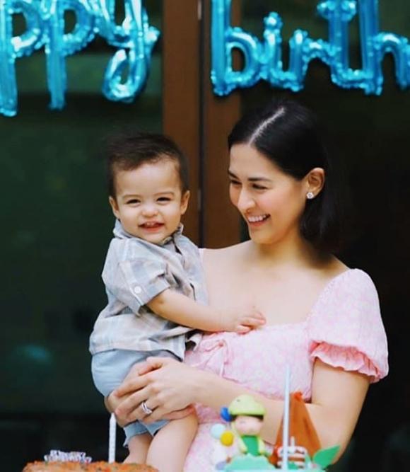 'Mỹ nhân đẹp nhất Philippines' đăng ảnh sinh nhật con trai, dân mạng thốt lên 'nam thần mỹ nữ tương lai đây chứ đâu'