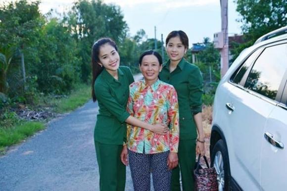 Nam Em, Nam Em và mẹ, sao Việt