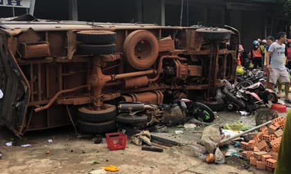 Xe tải lao vào chợ, tai nạn 10 người thương vong, tai nạn chết người