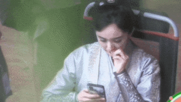 ngoay3.gif 0 dương mịch, ngoáy mũi, khó chịu, phim cổ trang