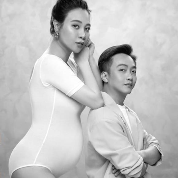 Đàm Thu Trang đã chịu khoe bụng bầu to, chính thức xác nhận có con đầu lòng với Cường Đô La