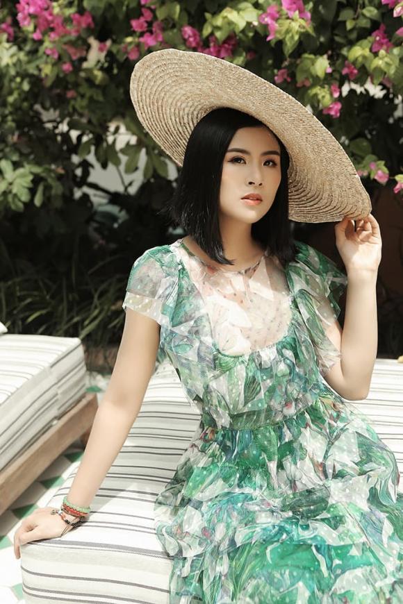 Hoa hậu Ngọc Hân 'gây thương nhớ' với style bánh bèo