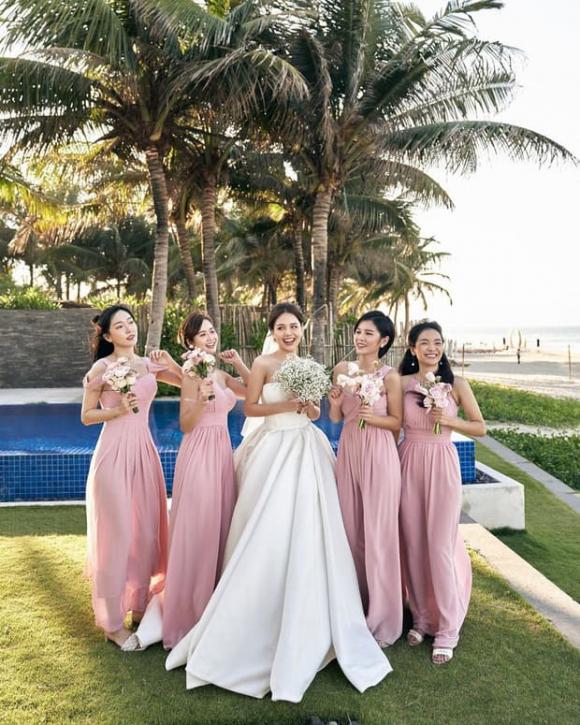 Nửa tháng sau đám cưới Phanh Lee, hình ảnh 'xinh đã đời' của dàn phù dâu mới được hé lộ