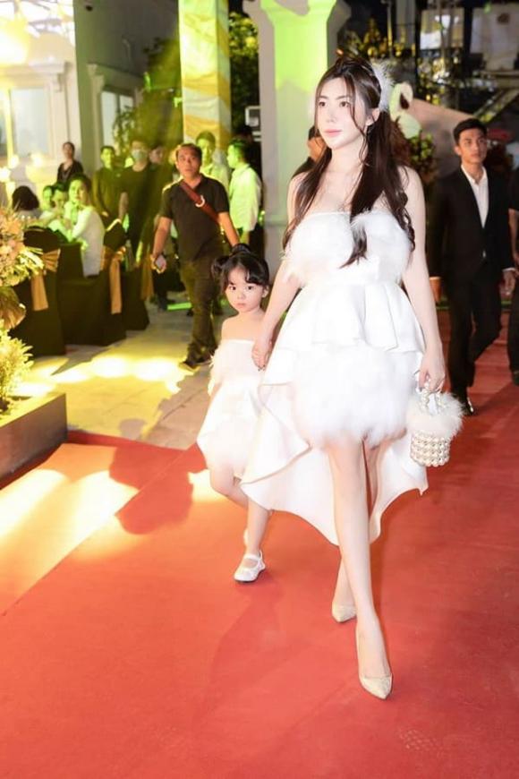 truong-le-van-87-2-ngoisaovn-w600-h900 13 Hotgirl Trương Lệ Vân, Amber Design, Amanda Baby