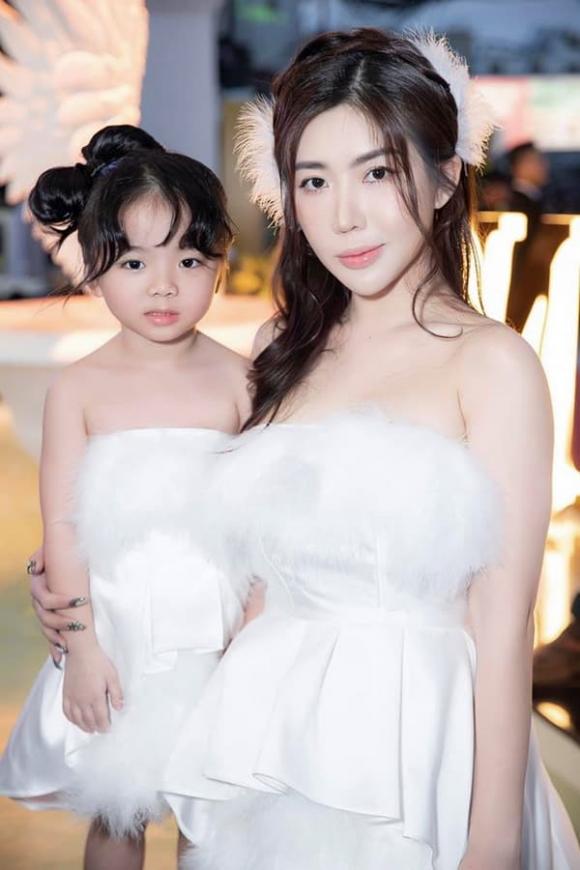truong-le-van-87-9-ngoisaovn-w600-h900 6 Hotgirl Trương Lệ Vân, Amber Design, Amanda Baby