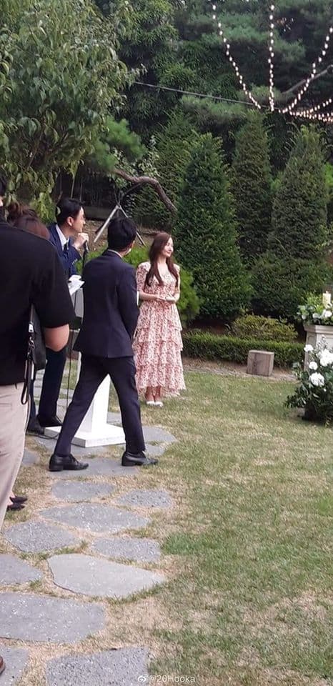 'Thư ký Kim' Park Min Young chiếm spotlight khi đi dự đám cưới nhà người ta