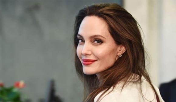 Xôn xao tin Angelina Jolie yêu đồng giới hai mỹ nhân đình đám Hollywood