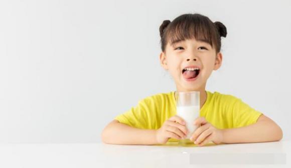 Sự khác biệt giữa những người uống sữa và những người không uống sữa mỗi ngày là gì?