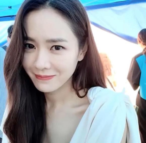 Son Ye Jin và Hyun Bin lại rủ nhau lên sóng, tình trong như đã mặt ngoài còn e?