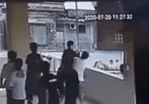 Nam sinh ngã tầng 2, tai nạn, mạng xã hội