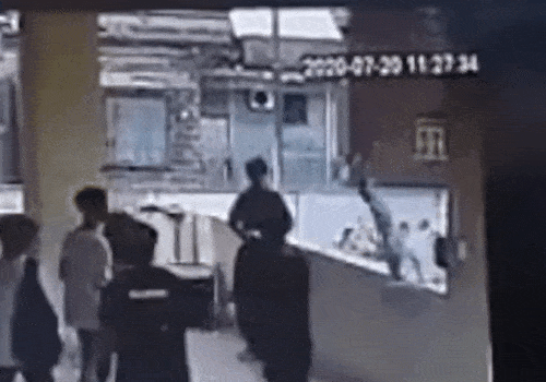 Nam sinh ngã tầng 2, tai nạn, mạng xã hội