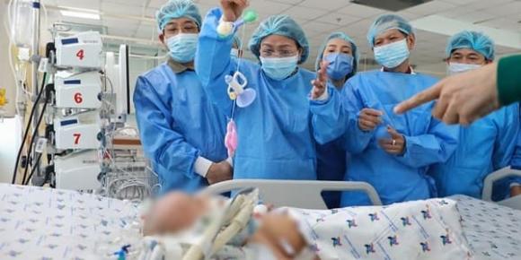 Trúc Nhi - Diệu Nhi, 2 bé song sinh dính liền, phẫu thuật tách rời 2 bé song sinh