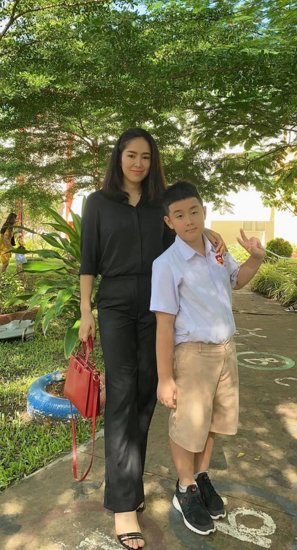 Vừa bước vào năm học mới, con trai Lê Phương đã dành niềm vui bất ngờ cho mẹ