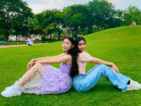 Bất chấp việc chụp cam thường, 2 công chúa nhà MC Quyền Linh vẫn đẹp ngất ngây