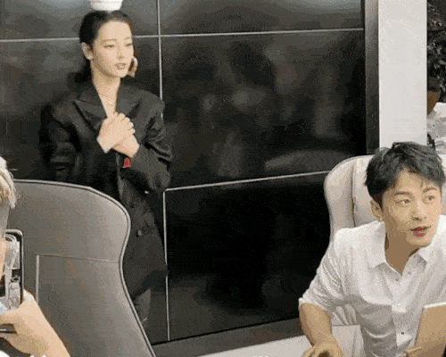 địch lệ nhiệt ba, làm xiếc, sao hoa ngữ