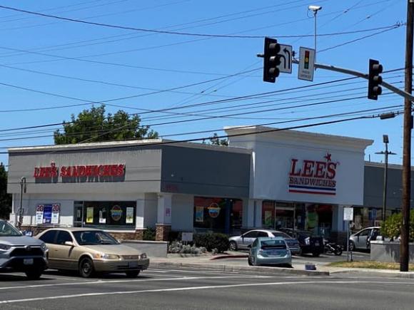 lee-sandwiches-1-ngoisaovn-w600-h450 2 bánh mì Việt Nam, Lee’s Sandwiches