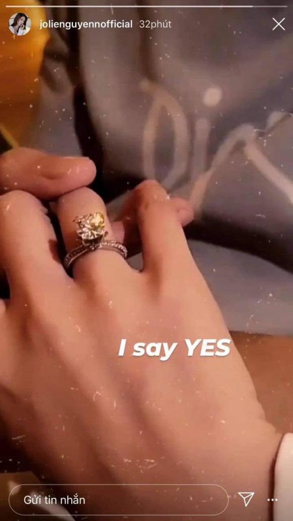 Hoa hậu Jolie Nguyễn bất ngờ được bạn trai cầu hôn bằng nhẫn kim cương 'khủng' sau loạt lùm xùm riêng tư