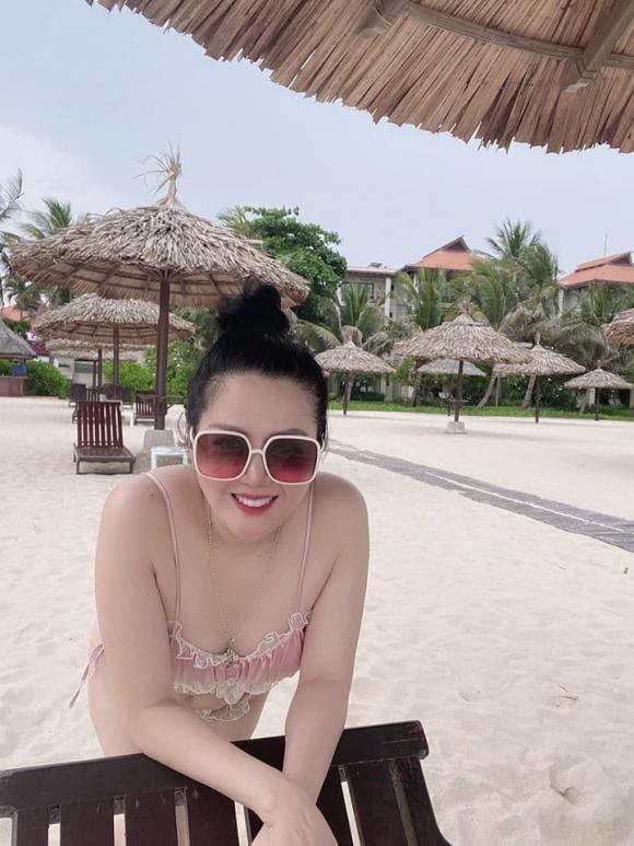 Ca sĩ Đinh Hiền Anh gây chú ý với loạt ảnh diện bikini bốc lửa bất chấp tuổi 42