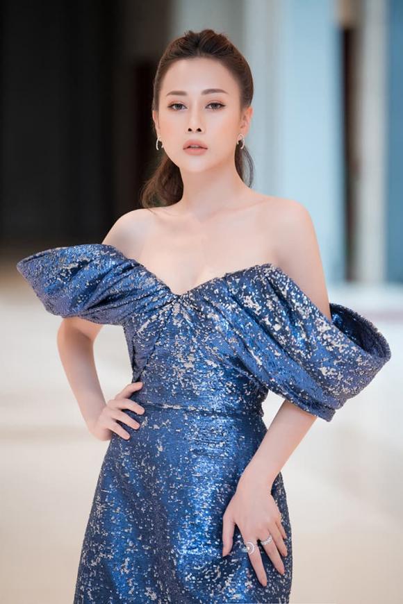 phuong-oanh-8-ngoisaovn-w700-h1050 1 Phương oanh,quỳnh búp bê,sao việt