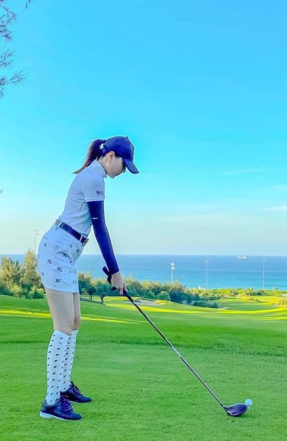 Trang phục của loạt sao Việt, hot girl khi chơi golf: Diễn viên hài Thu Trang kín như bưng; Âu Hà My gợi cảm